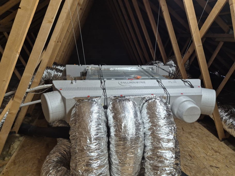 Installation d'une climatisation gainable - CDFC Loiret Installation d'un système de climatisation gainable dans une maison dans le Loiret par CDFC