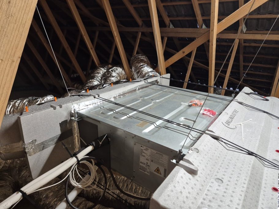 Installation d'une climatisation gainable - Installation CDFC Loiret Installation d'un système de climatisation gainable dans une maison dans le Loiret par CDFC